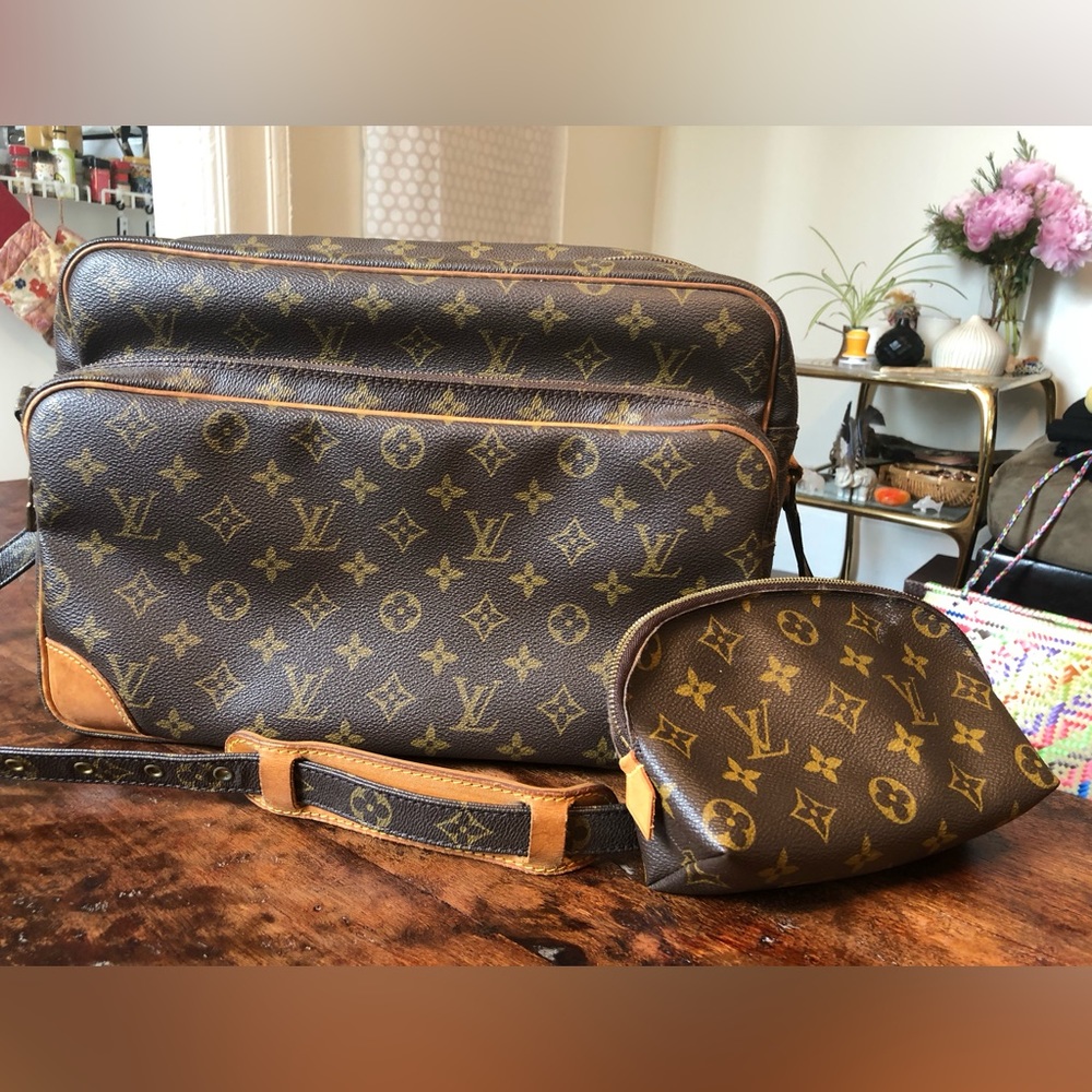 Vintage LOUIS VUITTON Nile Messenger Bag + make up pouch